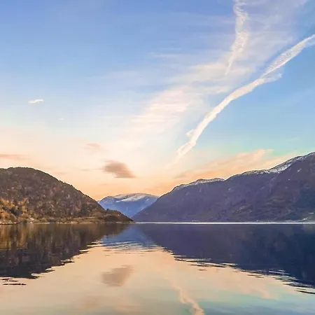 2 Bedroom Cozy In Vallavik Hébergement de vacances Vangsbygd