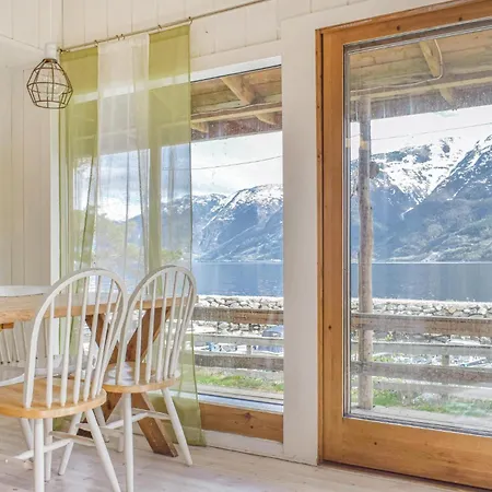 2 Bedroom Cozy In Vallavik * Vangsbygd