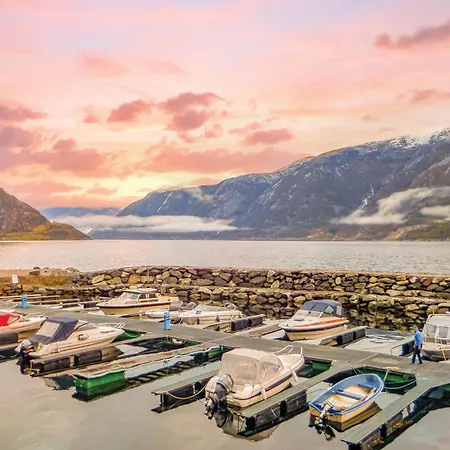 2 Bedroom Cozy In Vallavik * Vangsbygd