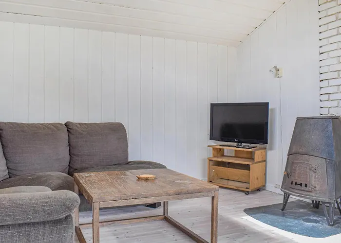 Hébergement de vacances 2 Bedroom Cozy In Vallavik Bu