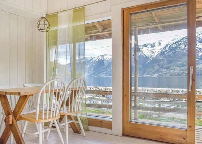 2 Bedroom Cozy In Vallavik * Vangsbygd